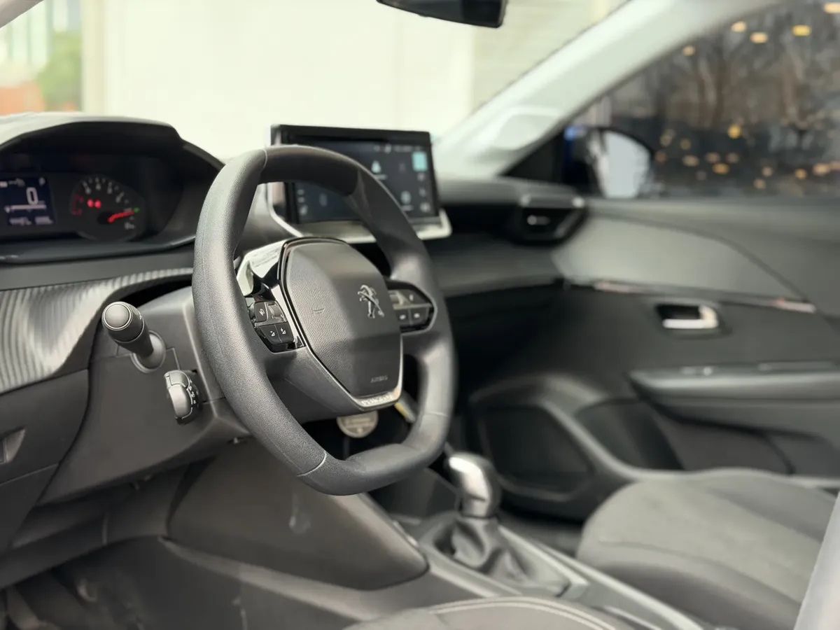 peugeot 208 1.6 active pack tiptronic peugeot 208 1.6 active pack tiptronic