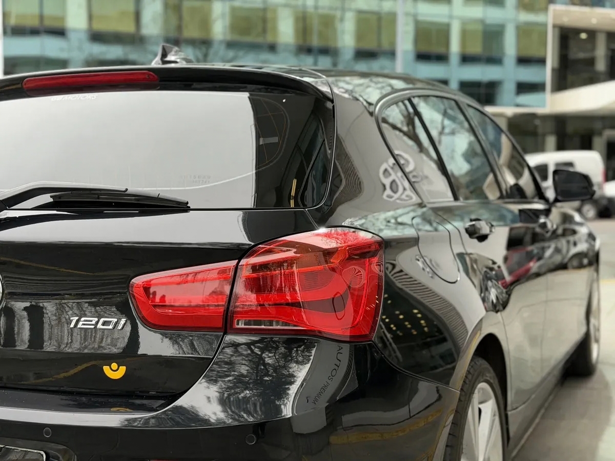 bmw serie 1 1.6 120i sport line at 177cv bmw serie 1 1.6 120i sport line at 177cv