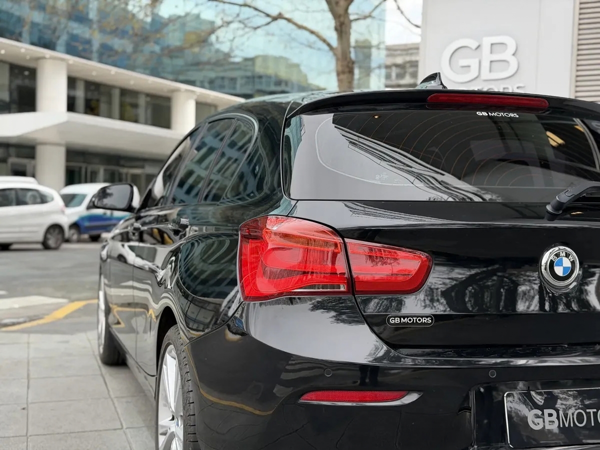 bmw serie 1 1.6 120i sport line at 177cv bmw serie 1 1.6 120i sport line at 177cv